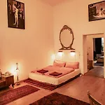 La Vie En Rose: Elegance And Art