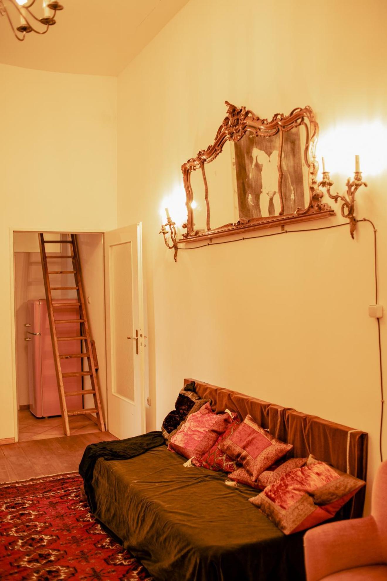 La Vie En Rose: Elegance And Art *